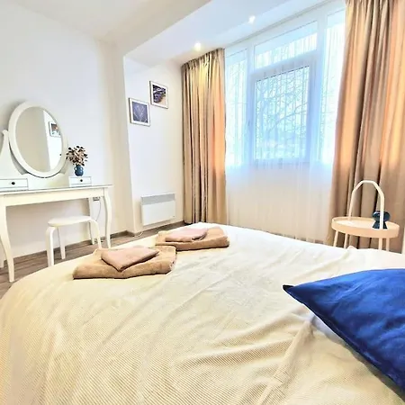 Flat 85 - 85 Inches Tv Apartman *