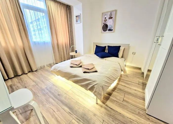 Apartment Flat 85 - 85 Inches Tv