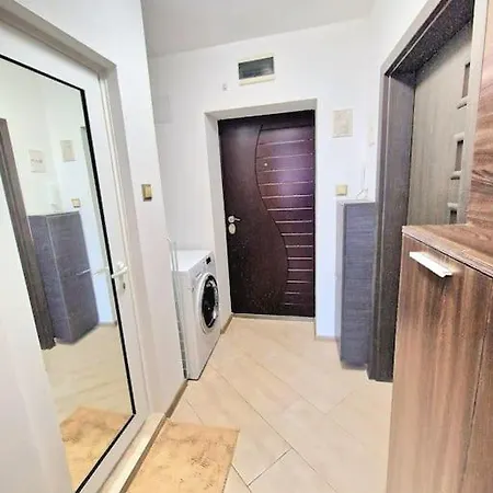 Flat 85 - 85 Inches Tv アパート ヴァルナ