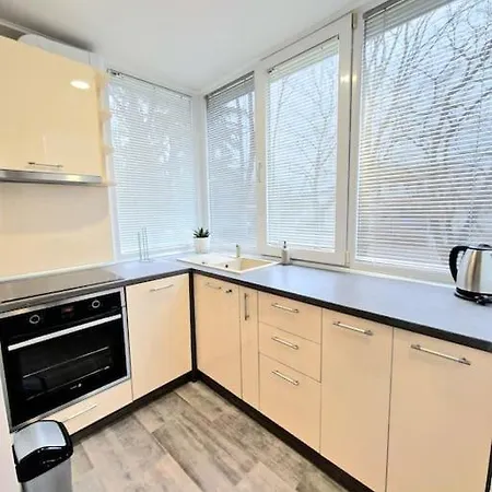 Flat 85 - 85 Inches Tv ヴァルナ