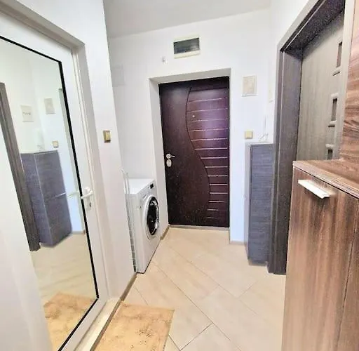 Flat 85 - 85 Inches Tv Apartament Warna