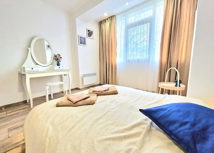 Flat 85 - 85 Inches Tv Apartament *